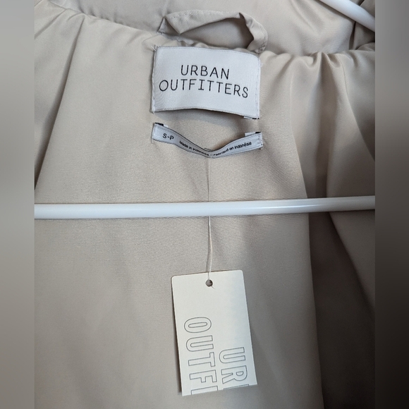 NWT Urban Outfitters Uo Femme Cropped Puffer Jacket sz S - Picture 5 of 7